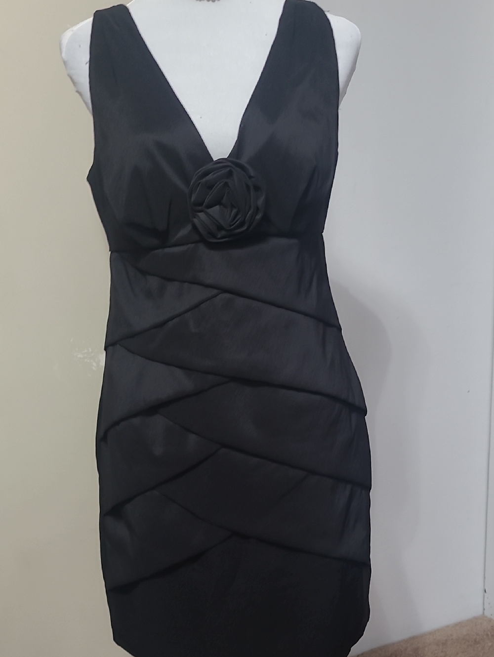 Roulette Black Sleeveless V-Neck Mini Dress with Rosette